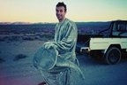 Poza zilei: Chris Martin (Coldplay) in videoclipul Paradise