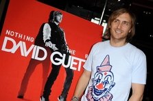 David Guetta pregateste lansarea filmului Nothing But The Beat (teaser)