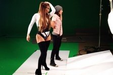 Poza zilei: Jennifer Lopez in videoclipul HARD (feat will.i.am)