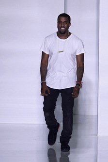 Kanye West debuteaza la Paris Fashion Week
