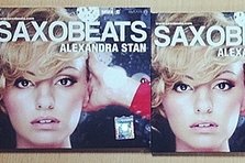 Concurs! Castiga 3 albume cu autograf Alexandra Stan - Saxobeats!