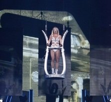 Britney Spears - Hold It Against Me, Up 'n Down, 3 (live in turneu)
