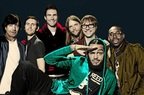 Maroon 5 feat Travie McCoy - Stereo Hearts (videoclip live la SNL)