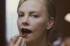 "Young adult" si "Shame": 2 spoturi red band