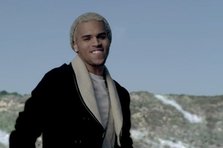 Chris Brown, Kevin McCall - Strip (videoclip)