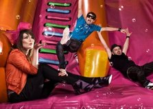 Crush & Alexandra Ungureanu au cucerit Franta cu piesa "I need you more" feat. Leslie!