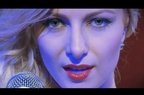 Video: Lora - Natural Woman (cover surpriza pentru iubitul ei)