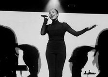 Sade - "Love Is Found" (videoclip)