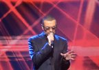George Michael a cantat in memoria lui Amy Winehouse piesa "Love Is A Losing Game"! (video)