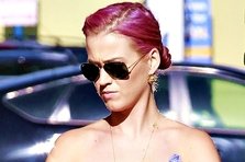 Poza zilei: Katy Perry s-a vopsit roz!