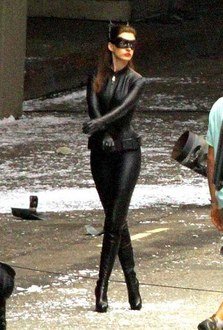 Anne Hathaway e Catwoman in The Dark Knight Rises