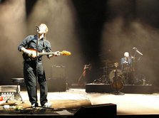 Coldplay - "Everybody Hurts" (R.E.M. cover live)