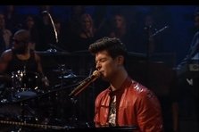 Robin Thicke - Pretty Lil' Heart (Live @ Jimmy Fallon)