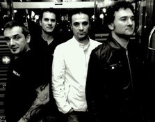 Trupa Directia 5 ii aduce un omagiu lui Whitney Houston in Club Tribute