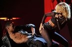 Grammy 2012: poze de pe covorul rosu, show-uri video
