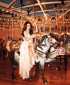 Mila Kunis pe caluti in Harper's Bazaar