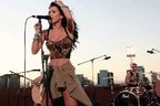 INNA canta Un Momento pe un acoperis din Mexic