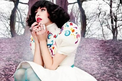 Kimbra uimeste cu albumul "Vows" (the next best thing)