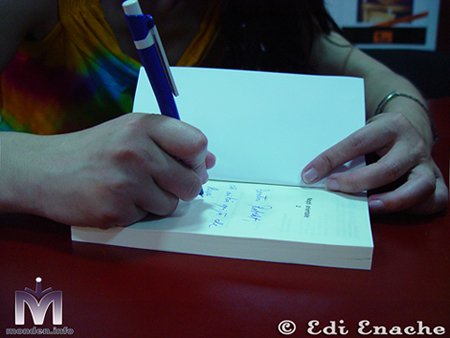 signing