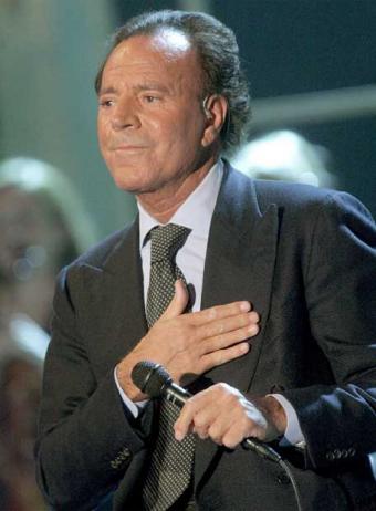 julio_iglesias_durante_actuacion_karlsruhe_alemania_pasado_mes_septiembre julio_iglesias_durante_actuacion_karlsruhe_alemania_pasado_mes_septiembre