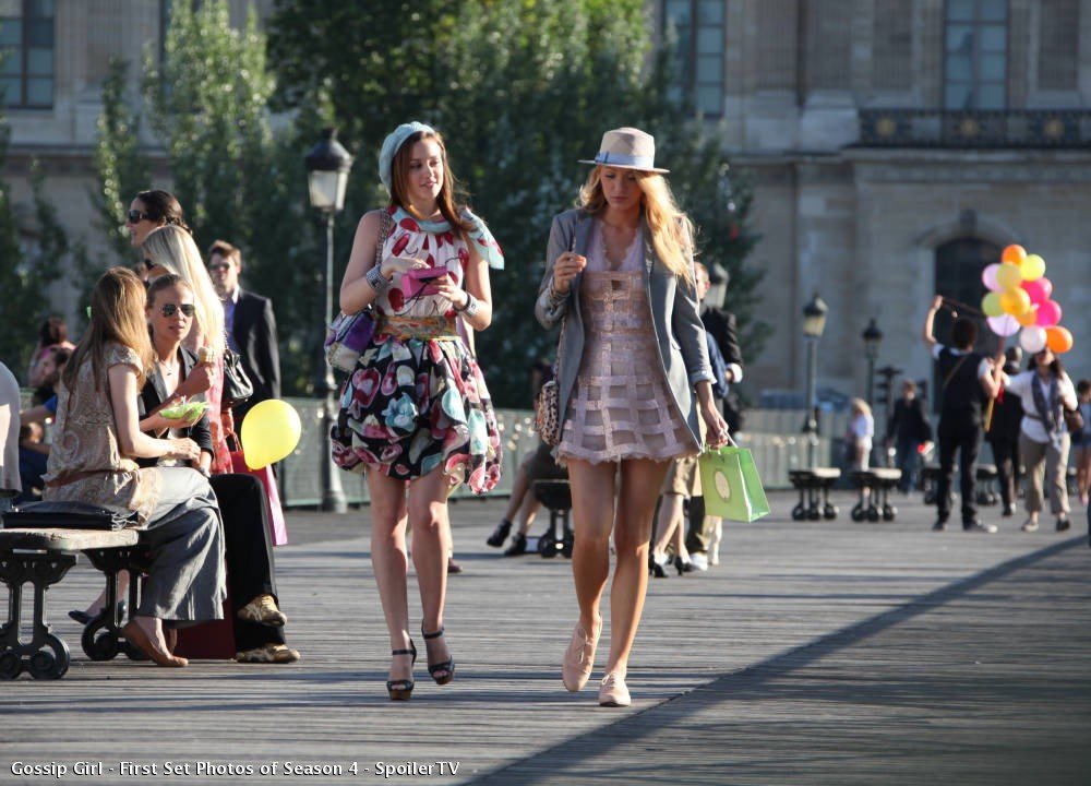 Простые французы. Блэр Уолдорф в Париже. Франция мода Сплетница. Люди на улице. Люди на улицах Парижа.