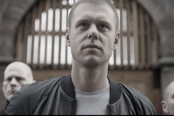 Armin van Buuren feat. Kensington - Heading Up High (videoclip nou)