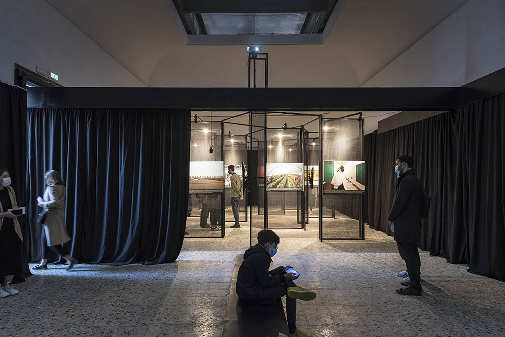 Affirm concert command Primele imagini de la deschiderea Bienalei de la Venetia 2021. Fotografii  cu pavilionul Romaniei si cu cele mai spectaculoase instalatii de arta ale  altor tari.
