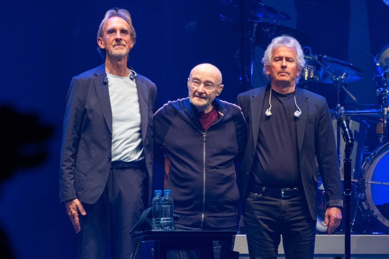 Phil Collins (71 ani) sia luat ramas bun de la fani. Trupa Genesis a