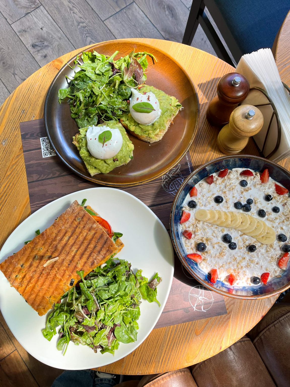 13-locuri-cu-cele-mai-delicioase-brunch-uri-din-bucuresti