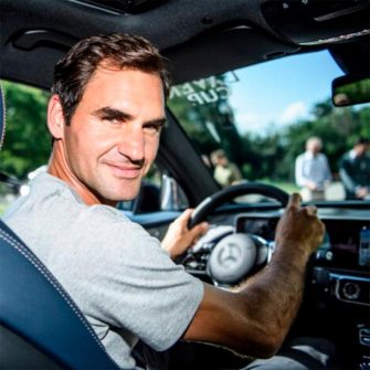 Roger Federer este noua voce disponibila pe aplicatia de navigare Waze. Tenismenul va poate oferi indicatii in engleza, franceza si germana, fiind poliglot certificat.