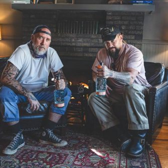 Barmanii din Romania au sansa unica de a-i intalni pe Jason Momoa si Blaine Halvorson, creatorii Meili Vodka, in cadrul competitiei #CleanSpiritWildHeart