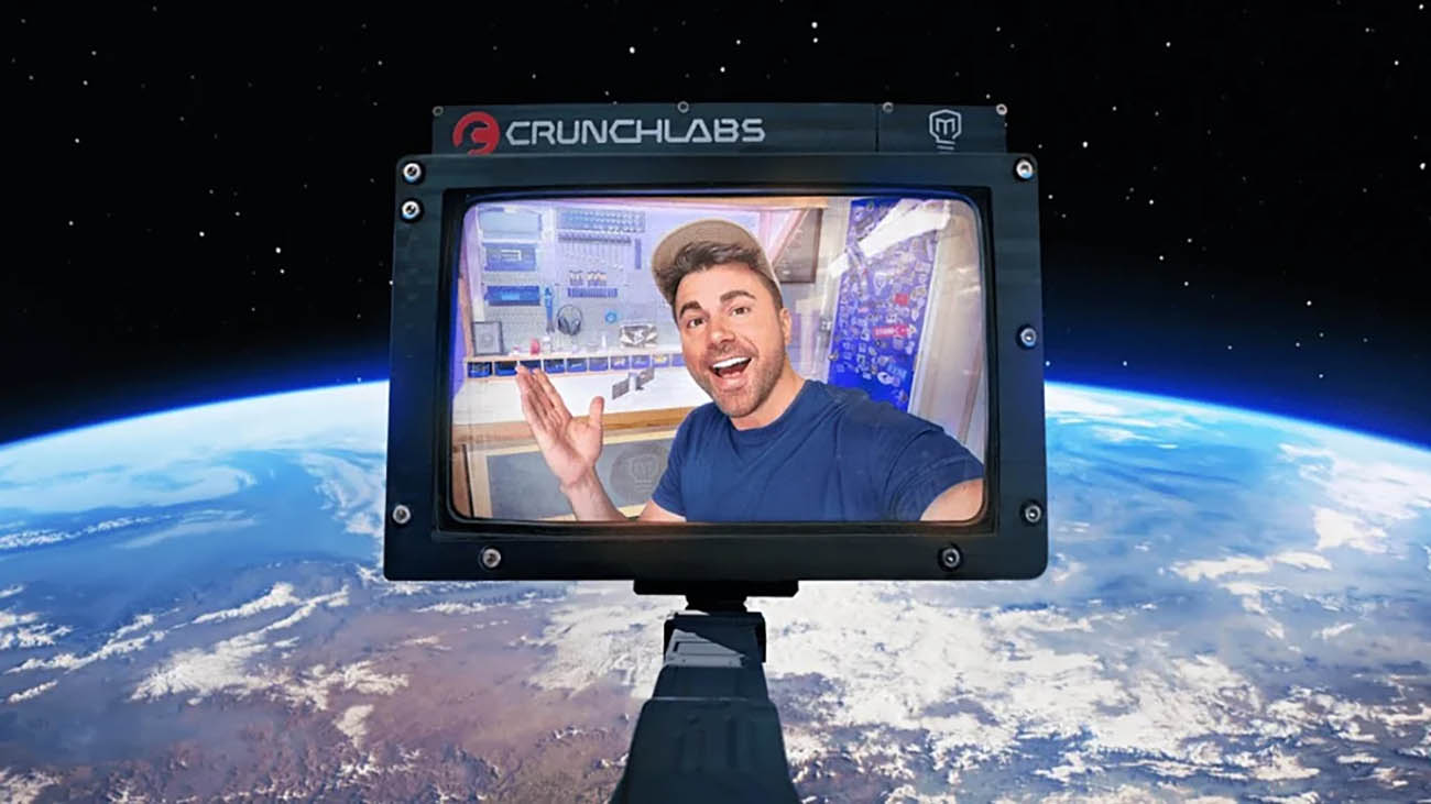 Acum puteti avea un selfie gratuit din spatiu. Un fost inginer NASA a lansat un satelit de 5 milioane de euro pentru a oferi autoportrete cu Pamantul in fundal.