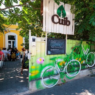 Inspiratie pentru proprietarii horeca. CUIB din Iasi este primul restaurant din Romania certificat Zero Waste. 70% dintre restaurantele din Romania spun ca arunca zilnic peste 5% din ce gatesc
