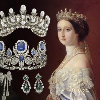 Autoritatile franceze confirma amploarea jafului de la Luvru: opt bijuterii din colectia regala franceza si o coroana cu 3.000 de diamante. Istoria furturilor de la Luvru.