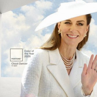 „Cloud Dancer” este culoarea anului 2026. Este un alb aerat, calm, un raspuns la suprasaturare si nevoia de resetare a societatii.