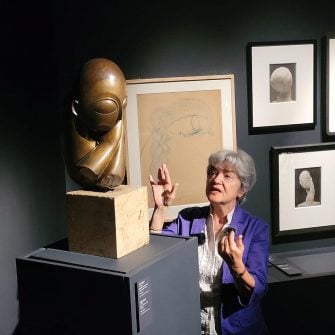 41 de fotografii realizate de Brancusi, pastrate 60 de ani intr-o biblioteca din Cluj, vor fi expuse in premiera la Art Safari in septembrie. Doina Lemny le confirma autenticitatea.
