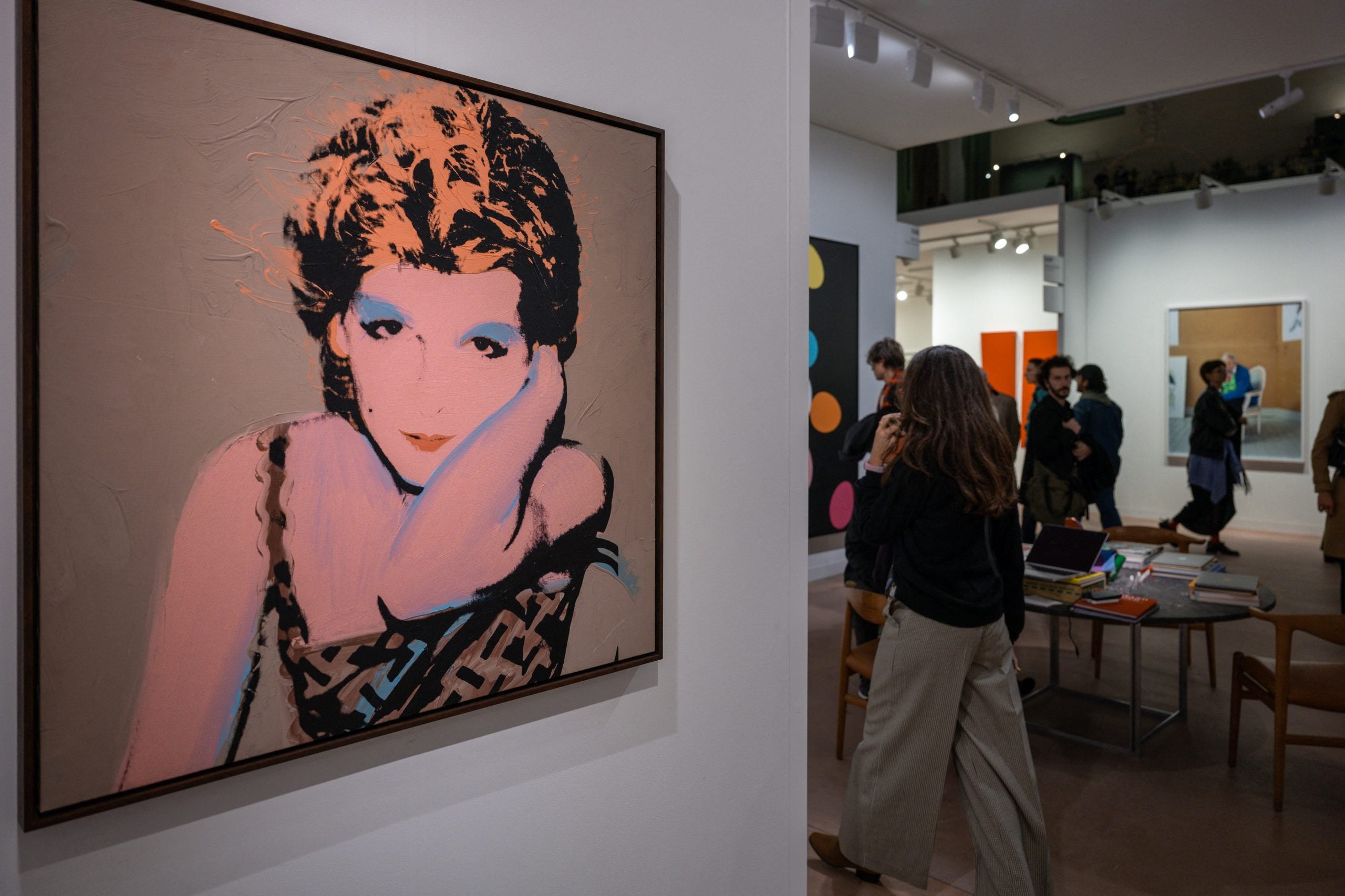 Art Basel Paris 2026 s-a inchis cu doua zile mai devreme, din cauza protestelor din Franta Peste 200 de galerii internationale, afectate de decizia organizatorilor
